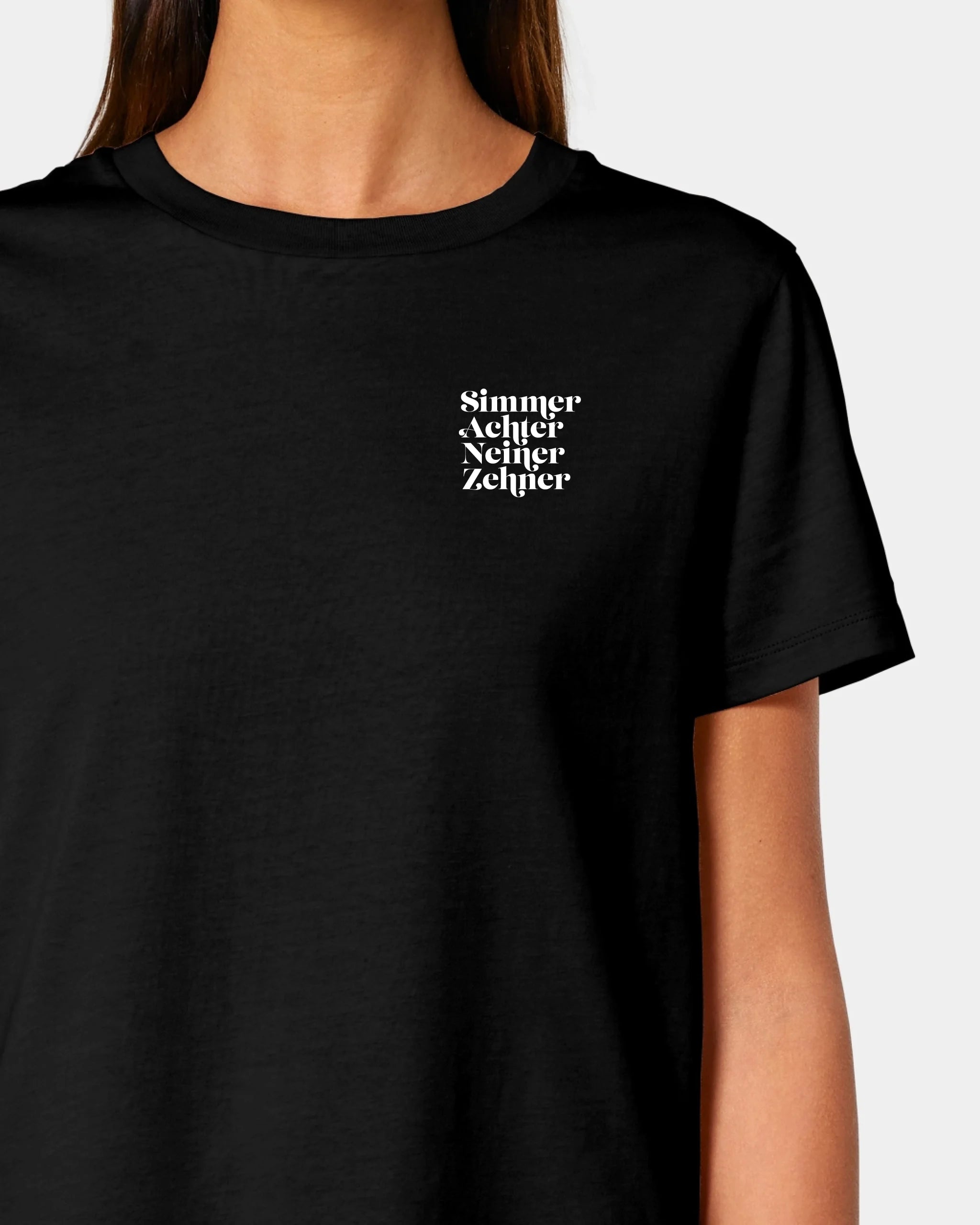 heiter-laessig-muser-mockup-close-up-black