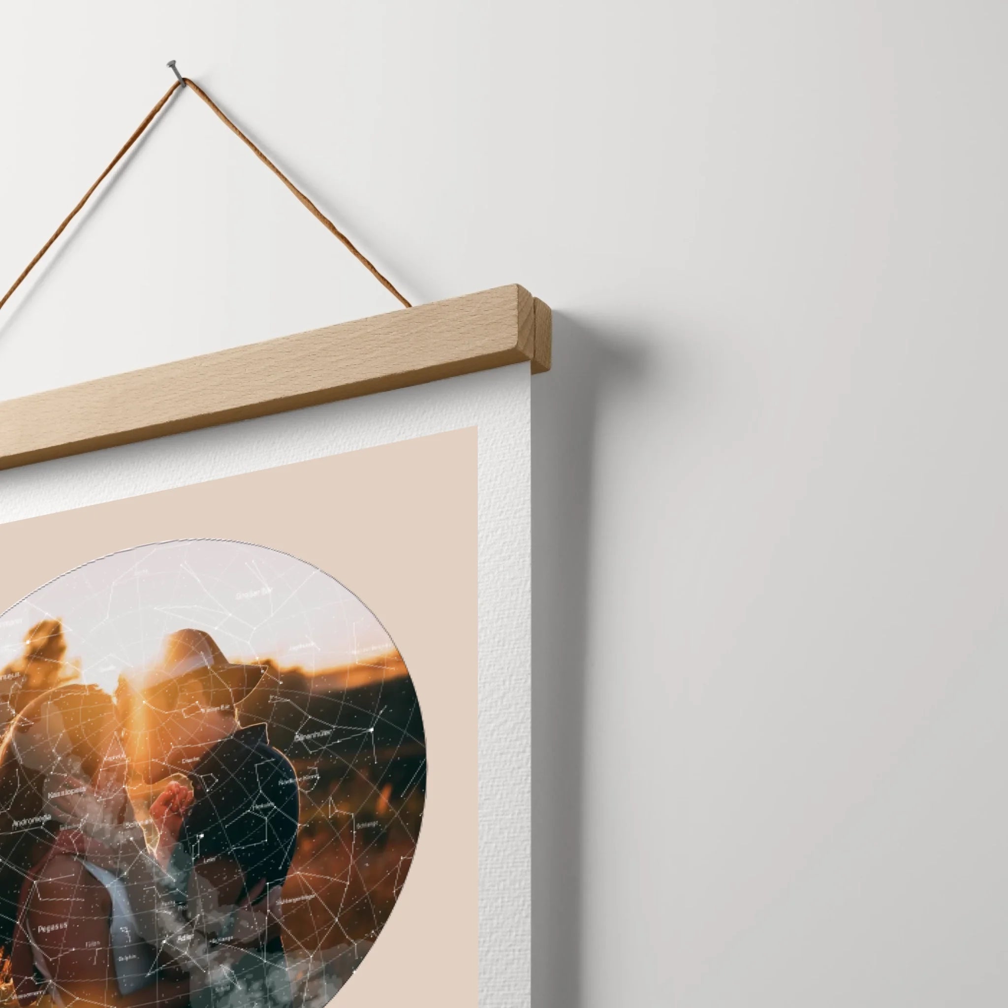 Poster-Holzleiste-MockUp-CloseUp